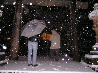 Going to the shrine in the snow